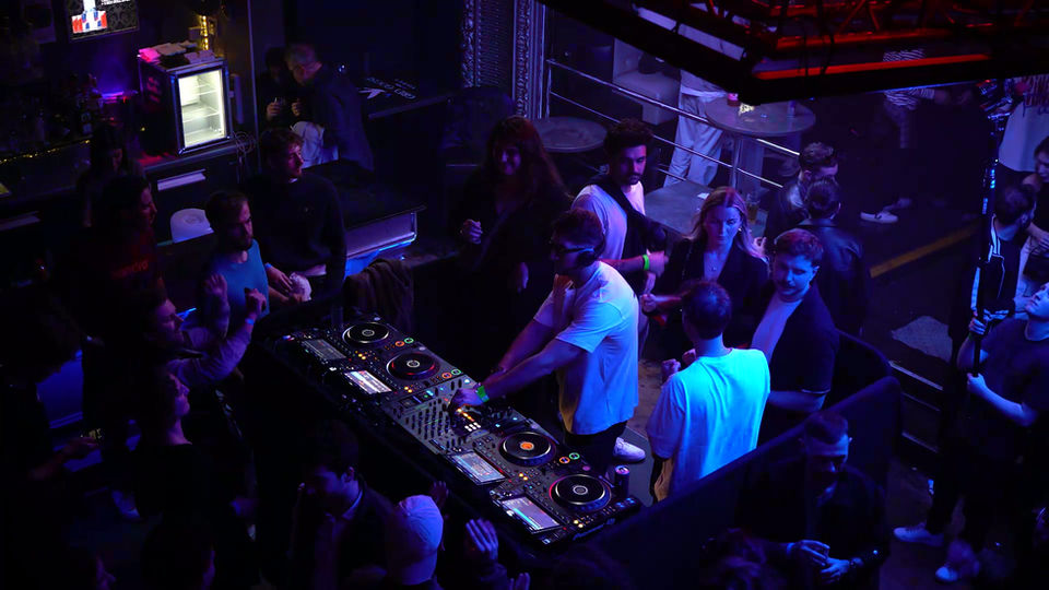 Rough_Martinez_Boiler360_13_Tell_me_why_version_longue